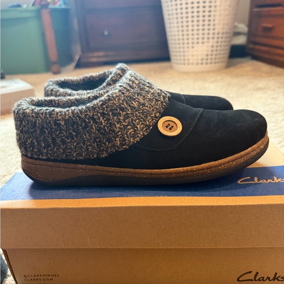 Clarks Shoes - Clark’s suede indoor outdoor slippers